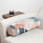 - RealHomes Özel Tasarımlı Dijital Baskılı İç Dolgulu Fermuarlı Silindir Yastık - Realhomes Renkli Zeminde Soyut Çizimli Dijital Baskılı Modern İç Dolgulu Süet Silindir Yastık Kırlent - Bel Yastığı Realhomes