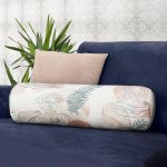 Renkli Zeminde Onedraw Antik Çizimli Dijital Baskılı Modern İç Dolgulu Fermuarlı Çok Amaçlı Silindir Yastık Kırlent Realhomes