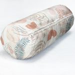 Renkli Zeminde Onedraw Antik Çizimli Dijital Baskılı Modern İç Dolgulu Fermuarlı Çok Amaçlı Silindir Yastık Kırlent Realhomes