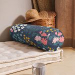- RealHomes Özel Tasarımlı Dijital Baskılı İç Dolgulu Fermuarlı Silindir Yastık - Realhomes Renkli Zeminde Onedraw Çizimli Çiçek Desenli Dijital Baskılı Modern İç Dolgulu - Fermuarlı Süet Silindir Rulo Yastık Kırlent Realhomes