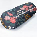 - RealHomes Özel Tasarımlı Dijital Baskılı İç Dolgulu Fermuarlı Silindir Yastık - Realhomes Renkli Zeminde Onedraw Çizimli Çiçek Desenli Dijital Baskılı Modern İç Dolgulu - Fermuarlı Süet Silindir Rulo Yastık Kırlent Realhomes