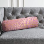 - RealHomes Özel Tasarımlı Dijital Baskılı İç Dolgulu Fermuarlı Silindir Yastık - Realhomes Renkli Zeminde Parlak Görünümlü Çizim Dijital Baskılı Modern İç Dolgulu - Fermuarlı Süet Berjer Silindir Yastık Kırlent Realhomes