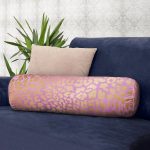 - RealHomes Özel Tasarımlı Dijital Baskılı İç Dolgulu Fermuarlı Silindir Yastık - Realhomes Renkli Zeminde Parlak Görünümlü Çizim Dijital Baskılı Modern İç Dolgulu - Fermuarlı Süet Berjer Silindir Yastık Kırlent Realhomes