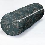 - RealHomes Özel Tasarımlı Dijital Baskılı İç Dolgulu Fermuarlı Silindir Yastık - Realhomes  Siyah Zeminli Gold Çizgili Yaprak Desenli Dijital Baskılı Modern İç Dolgulu - Fermuarlı Süet Berjer Silindir Yastık Kırlent Realhomes