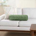 Yeşil Zeminli Beyaz Puantiyeli Dijital Baskılı Modern İç Dolgulu - Fermuarlı Süet Silindir Yuvarlak Yastık Kırlent Realhomes