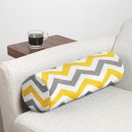 Sarı Beyaz Gri Zikzak Geometrik Tasarım Desenli Dijital Baskılı Dekoratif İç Dolgulu - Fermuarlı Süet Silindir Rulo Yastık Kırlent Realhomes