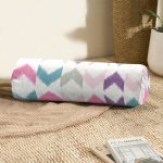 - RealHomes Özel Tasarımlı Dijital Baskılı İç Dolgulu Fermuarlı Silindir Yastık - Realhomes Rengarenk Geometrik Dijital Baskılı Dekoratif İç Dolgulu Süet Silindir Yastık Kırlent - Bel Yastığı Realhomes