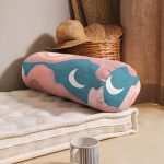 - RealHomes Özel Tasarımlı Dijital Baskılı İç Dolgulu Fermuarlı Silindir Yastık - Realhomes  Pastel Renkli Zemin Üzerinde Ay Güneş Temalı Dijital Baskılı Modern İç Dolgulu Yumuşak Silindir Form Yastık Kırlent Realhomes
