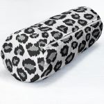 Gri Zemin Üzerinde Geometrik Çizim Dijital Baskılı Modern İç Dolgulu Fermuarlı Çok Amaçlı Silindir Yastık Kırlent Realhomes