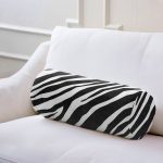- RealHomes Özel Tasarımlı Dijital Baskılı İç Dolgulu Fermuarlı Silindir Yastık - Realhomes Beyaz Zemin Üzerinde Zebra Desenli Dijital Baskılı Modern İç Dolgulu - Fermuarlı Süet Berjer Silindir Yastık Kırlent Realhomes