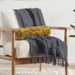 - RealHomes Özel Tasarımlı Dijital Baskılı İç Dolgulu Fermuarlı Silindir Yastık - Realhomes Renkli Zemin Üzerinde Geometrik Çizim Dijital Baskılı Modern İç Dolgulu Süet Silindir Yastık Kırlent - Bel Yastığı Realhomes