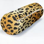 - RealHomes Özel Tasarımlı Dijital Baskılı İç Dolgulu Fermuarlı Silindir Yastık - Realhomes Renkli Zemin Üzerinde Siyah Detaylı Geometrik Çizim Dijital Baskılı Modern İç Dolgulu - Fermuarlı Süet Berjer Silindir Yastık Kırlent Realhomes