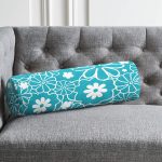 - RealHomes Özel Tasarımlı Dijital Baskılı İç Dolgulu Fermuarlı Silindir Yastık - Realhomes  Renkli Zemin Üzerinde Beyaz Renkli Çiçek Desenli Dijital Baskılı Modern İç Dolgulu - Fermuarlı Süet Silindir Yuvarlak Yastık Kırlent Realhomes