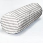 - RealHomes Özel Tasarımlı Dijital Baskılı İç Dolgulu Fermuarlı Silindir Yastık - Realhomes  Beyaz Zemin Üzerinde Gri Çizgili Geometrik Desen Dijital Baskılı Modern İç Dolgulu - Fermuarlı Süet Silindir Daire Yastık Kırlent Realhomes
