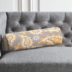 - RealHomes Özel Tasarımlı Dijital Baskılı İç Dolgulu Fermuarlı Silindir Yastık - Realhomes  Gri Zemin Üzerinde Renkli Geometrik Desenli Dijital Baskılı Modern İç Dolgulu - Fermuarlı Süet Silindir Rulo Yastık Kırlent Realhomes