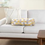 Renkli Zemin Üzerinde Geometrik Çizim Dijital Baskılı Modern İç Dolgulu Yumuşak Silindir Form Yastık Kırlent Realhomes