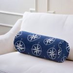 - RealHomes Özel Tasarımlı Dijital Baskılı İç Dolgulu Fermuarlı Silindir Yastık - Realhomes Lacivert Zemin Üzerinde Modern Pusula Desenli Dijital Baskılı Modern İç Dolgulu - Fermuarlı Süet Silindir Daire Yastık Kırlent Realhomes