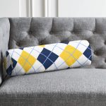 - RealHomes Özel Tasarımlı Dijital Baskılı İç Dolgulu Fermuarlı Silindir Yastık - Realhomes Beyaz Zemin Üzerinde Baklava Desenli Dijital Baskılı Modern İç Dolgulu Yumuşak Silindir Form Yastık Kırlent Realhomes