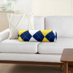 - RealHomes Özel Tasarımlı Dijital Baskılı İç Dolgulu Fermuarlı Silindir Yastık - Realhomes  Beyaz Zemin Üzerinde Baklava Desenli Dijital Baskılı Modern İç Dolgulu - Fermuarlı Süet Berjer Silindir Yastık Kırlent Realhomes