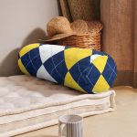 - RealHomes Özel Tasarımlı Dijital Baskılı İç Dolgulu Fermuarlı Silindir Yastık - Realhomes  Beyaz Zemin Üzerinde Baklava Desenli Dijital Baskılı Modern İç Dolgulu - Fermuarlı Süet Berjer Silindir Yastık Kırlent Realhomes