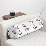 - RealHomes Özel Tasarımlı Dijital Baskılı İç Dolgulu Fermuarlı Silindir Yastık - Realhomes Beyaz Zemin Üzerinde Renkli Çapa Desenli Dijital Baskılı Modern İç Dolgulu Süet Silindir Yastık Kırlent - Bel Yastığı Realhomes