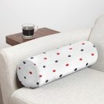 - RealHomes Özel Tasarımlı Dijital Baskılı İç Dolgulu Fermuarlı Silindir Yastık - Realhomes Beyaz Zemin Üzerinde Renkli Puantiyeli Dijital Baskılı Modern İç Dolgulu Fermuarlı Çok Amaçlı Silindir Yastık Kırlent Realhomes