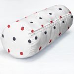 - RealHomes Özel Tasarımlı Dijital Baskılı İç Dolgulu Fermuarlı Silindir Yastık - Realhomes Beyaz Zemin Üzerinde Renkli Puantiyeli Dijital Baskılı Modern İç Dolgulu Fermuarlı Çok Amaçlı Silindir Yastık Kırlent Realhomes