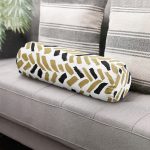 - RealHomes Özel Tasarımlı Dijital Baskılı İç Dolgulu Fermuarlı Silindir Yastık - Realhomes Beyaz Zemin Üzerinde Renkli Geometrik Çizimli Dijital Baskılı Modern İç Dolgulu - Fermuarlı Süet Silindir Rulo Yastık Kırlent Realhomes