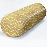 Gold Zemin Üzerinde Beyaz Geometrik Çizimli Dijital Baskılı Modern İç Dolgulu - Fermuarlı Süet Silindir Daire Yastık Kırlent Realhomes