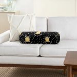 Siyah Zemin Üzerinde Gold Renkli Çan Desenli Dijital Baskılı Modern İç Dolgulu Süet Silindir Yastık Kırlent - Bel Yastığı Realhomes