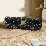 Siyah Zemin Üzerinde Gold Renkli Çan Desenli Dijital Baskılı Modern İç Dolgulu Süet Silindir Yastık Kırlent - Bel Yastığı Realhomes