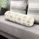 - RealHomes Özel Tasarımlı Dijital Baskılı İç Dolgulu Fermuarlı Silindir Yastık - Realhomes Renkli Zemin Üzerinde Gold Detaylı Kar tanesi Desenli Dijital Baskılı Modern İç Dolgulu Yumuşak Silindir Form Yastık Kırlent Realhomes