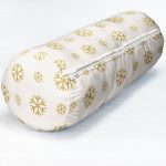 - RealHomes Özel Tasarımlı Dijital Baskılı İç Dolgulu Fermuarlı Silindir Yastık - Realhomes Renkli Zemin Üzerinde Gold Detaylı Kar tanesi Desenli Dijital Baskılı Modern İç Dolgulu Yumuşak Silindir Form Yastık Kırlent Realhomes