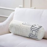 Beyaz Zemin Üzerinde Renkli Geometrik Şekilli Dijital Baskılı Modern İç Dolgulu Yumuşak Silindir Form Yastık Kırlent Realhomes