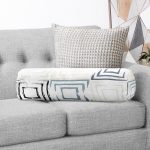 Beyaz Zemin Üzerinde Renkli Geometrik Şekilli Dijital Baskılı Modern İç Dolgulu Yumuşak Silindir Form Yastık Kırlent Realhomes