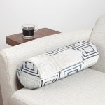 Beyaz Zemin Üzerinde Renkli Geometrik Şekilli Dijital Baskılı Modern İç Dolgulu Yumuşak Silindir Form Yastık Kırlent Realhomes