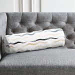 - RealHomes Özel Tasarımlı Dijital Baskılı İç Dolgulu Fermuarlı Silindir Yastık - Realhomes Beyaz Zemin Üzerinde Renkli Zikzak Desenli Dijital Baskılı Modern İç Dolgulu Süet Silindir Yastık Kırlent - Bel Yastığı Realhomes