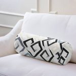 - RealHomes Özel Tasarımlı Dijital Baskılı İç Dolgulu Fermuarlı Silindir Yastık - Realhomes Beyaz Zemin Üzerinde Renkli Geometrik Şekilli Dijital Baskılı Modern İç Dolgulu Yumuşak Silindir Form Yastık Kırlent Realhomes