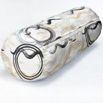 - RealHomes Özel Tasarımlı Dijital Baskılı İç Dolgulu Fermuarlı Silindir Yastık - Realhomes  Beyaz Zemin Üzerinde Renkli Geometrik Şekilli Dijital Baskılı Modern İç Dolgulu Fermuarlı Çok Amaçlı Silindir Yastık Kırlent Realhomes