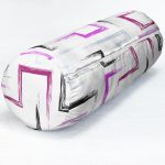 Beyaz Zemin Üzerinde Renkli Modern Çizimli Dijital Baskılı Modern İç Dolgulu Fermuarlı Çok Amaçlı Silindir Yastık Kırlent Realhomes