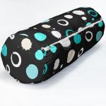 - RealHomes Özel Tasarımlı Dijital Baskılı İç Dolgulu Fermuarlı Silindir Yastık - Realhomes  Siyah Zemin Üzerinde Renkli Puantiyeli Dijital Baskılı Modern İç Dolgulu - Fermuarlı Süet Silindir Daire Yastık Kırlent Realhomes