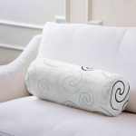 - RealHomes Özel Tasarımlı Dijital Baskılı İç Dolgulu Fermuarlı Silindir Yastık - Realhomes Beyaz Zemin Üzerinde Renkli Desenli Dijital Baskılı Modern İç Dolgulu - Fermuarlı Süet Silindir Rulo Yastık Kırlent Realhomes