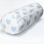 - RealHomes Özel Tasarımlı Dijital Baskılı İç Dolgulu Fermuarlı Silindir Yastık - Realhomes Kalp Desen Dijital Baskılı İç Dolgulu Yumuşak Silindir Form Yastık Kırlent Realhomes