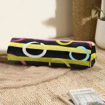 Siyah Zemin Üzerinde Modern Çizgili Renkli Puantiyeli Dijital Baskılı Modern İç Dolgulu - Fermuarlı Süet Silindir Rulo Yastık Kırlent Realhomes