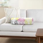 - RealHomes Özel Tasarımlı Dijital Baskılı İç Dolgulu Fermuarlı Silindir Yastık - Realhomes  Beyaz Zemin Üzerinde Renkli Geometrik Desenli Dijital Baskılı Modern İç Dolgulu Fermuarlı Çok Amaçlı Silindir Yastık Kırlent Realhomes