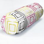 - RealHomes Özel Tasarımlı Dijital Baskılı İç Dolgulu Fermuarlı Silindir Yastık - Realhomes  Beyaz Zemin Üzerinde Renkli Geometrik Desenli Dijital Baskılı Modern İç Dolgulu Fermuarlı Çok Amaçlı Silindir Yastık Kırlent Realhomes