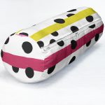 - RealHomes Özel Tasarımlı Dijital Baskılı İç Dolgulu Fermuarlı Silindir Yastık - Realhomes Beyaz Zeminde Modern Renkli Çizgili Siyah Puantiyeli Dijital Baskılı Modern İç Dolgulu - Fermuarlı Süet Silindir Rulo Yastık Kırlent Realhomes