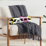 Beyaz Zeminde Siyah Çizgili Renkli Geometrik Desenli Dijital Baskılı Modern İç Dolgulu - Fermuarlı Süet Silindir Yuvarlak Yastık Kırlent Realhomes