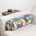 - RealHomes Özel Tasarımlı Dijital Baskılı İç Dolgulu Fermuarlı Silindir Yastık - Realhomes  Beyaz Zemin Üzerinde Renkli Geometrik Desenli Dijital Baskılı Modern İç Dolgulu - Fermuarlı Süet Berjer Silindir Yastık Kırlent Realhomes