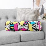 - RealHomes Özel Tasarımlı Dijital Baskılı İç Dolgulu Fermuarlı Silindir Yastık - Realhomes  Beyaz Zemin Üzerinde Renkli Geometrik Desenli Dijital Baskılı Modern İç Dolgulu - Fermuarlı Süet Berjer Silindir Yastık Kırlent Realhomes